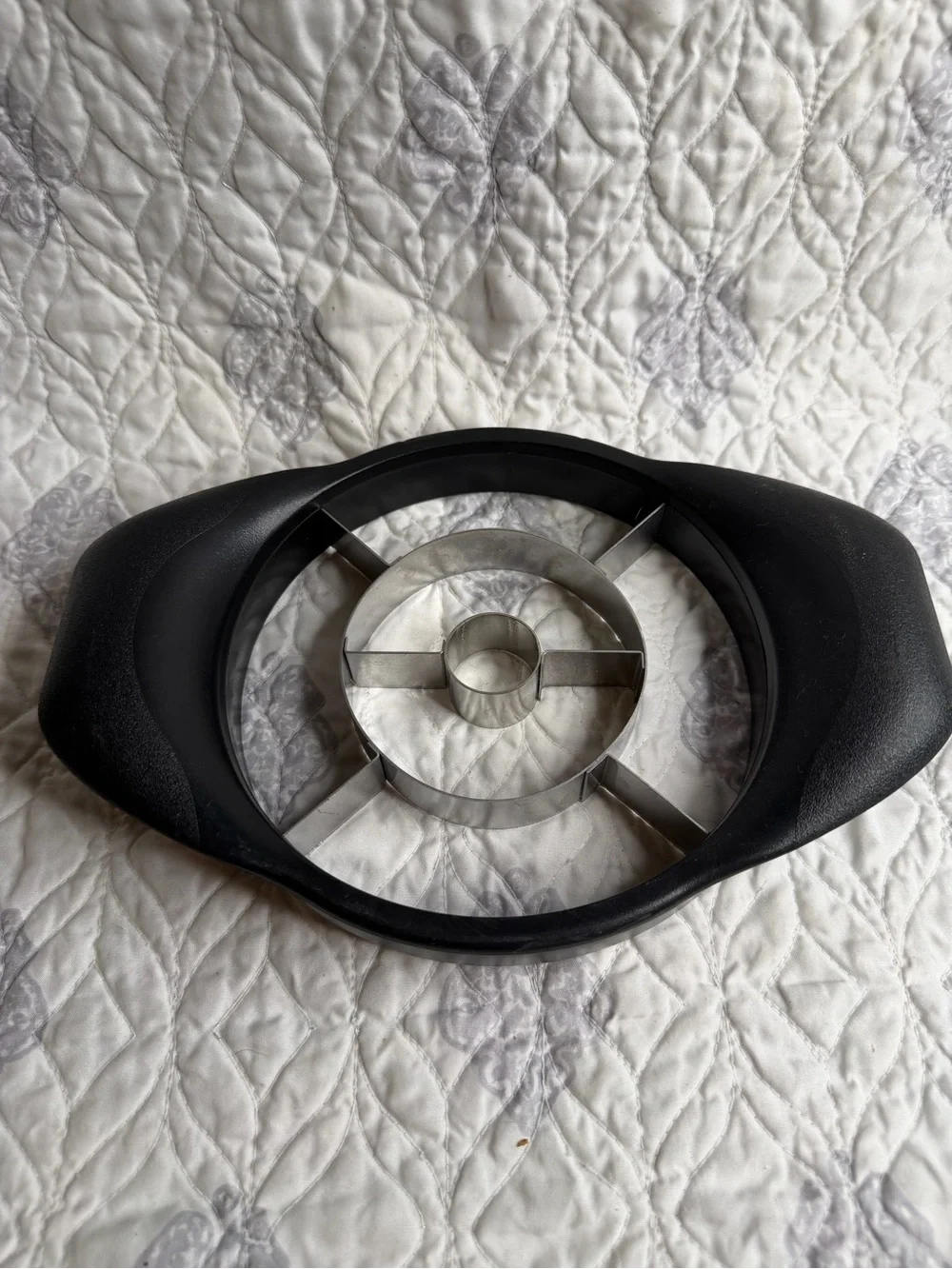 Pampered Chef Black Apple Corer and Slicer